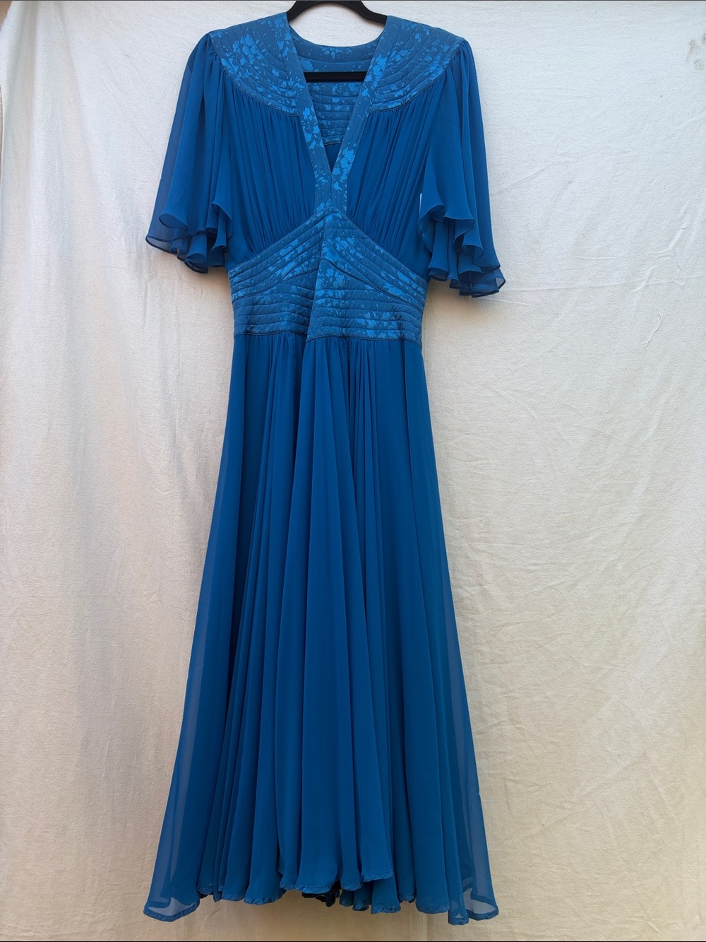 Elegant Blue Chiffon Evening Dress with Sheer Flutter Sleeves